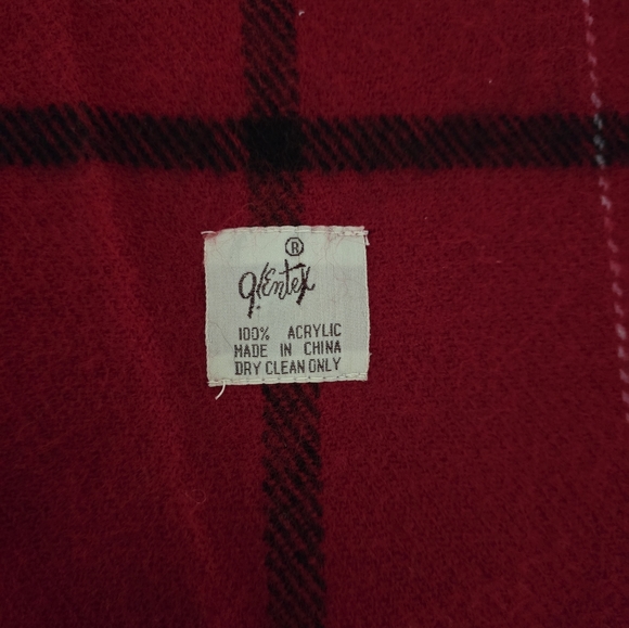 NEW Vintage Red 100% acrylic scard. - Picture 2 of 3